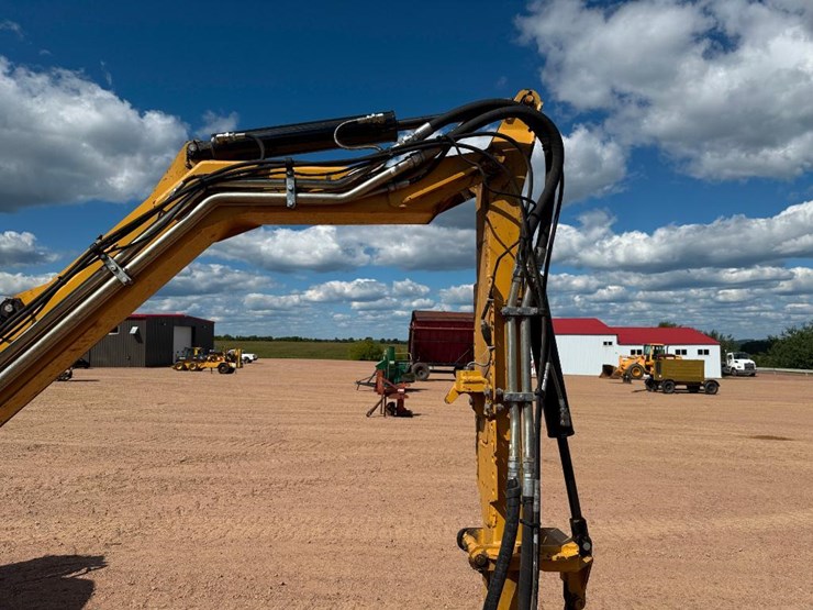 2017-john-deere-6120e-image-32