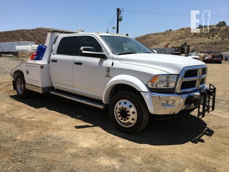 2018-ram-5500-slt-image-2