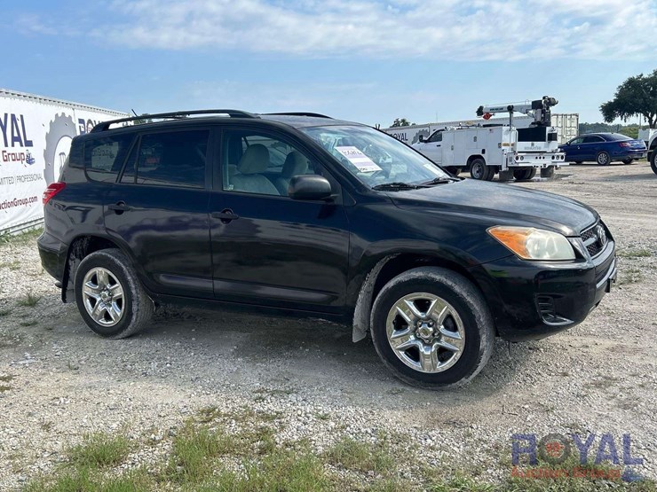 2011-toyota-rav4-image-2