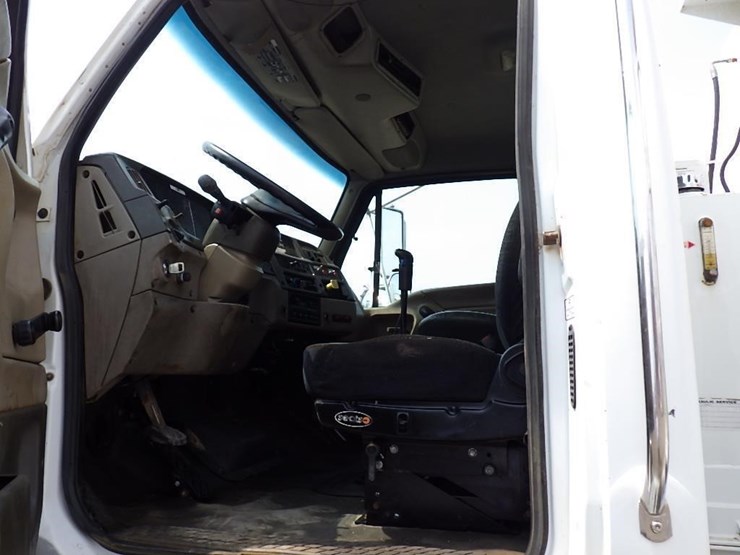 2005-sterling-lt8500-image-36