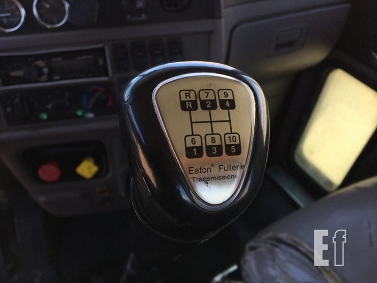 2013-peterbilt-388-image-11