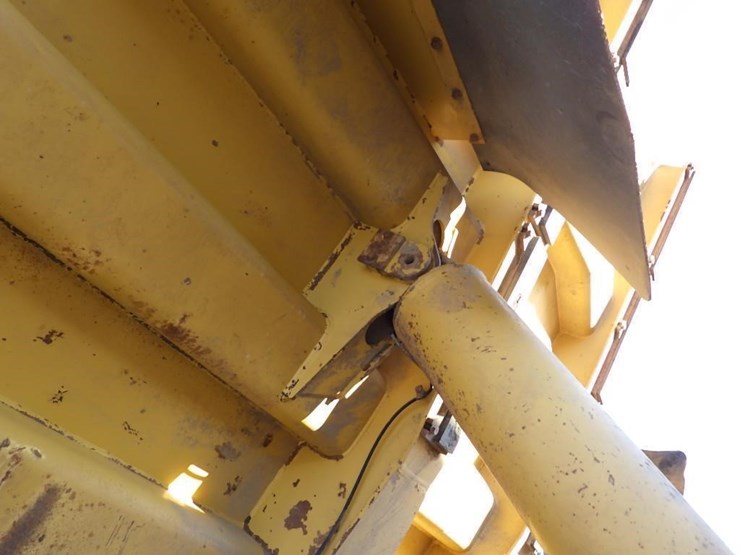 2011-caterpillar-770-image-37