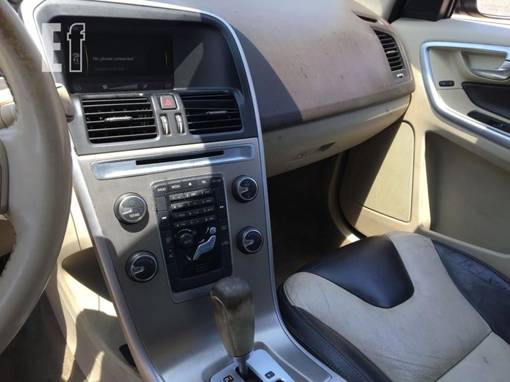 2012-volvo-xc60-image-7