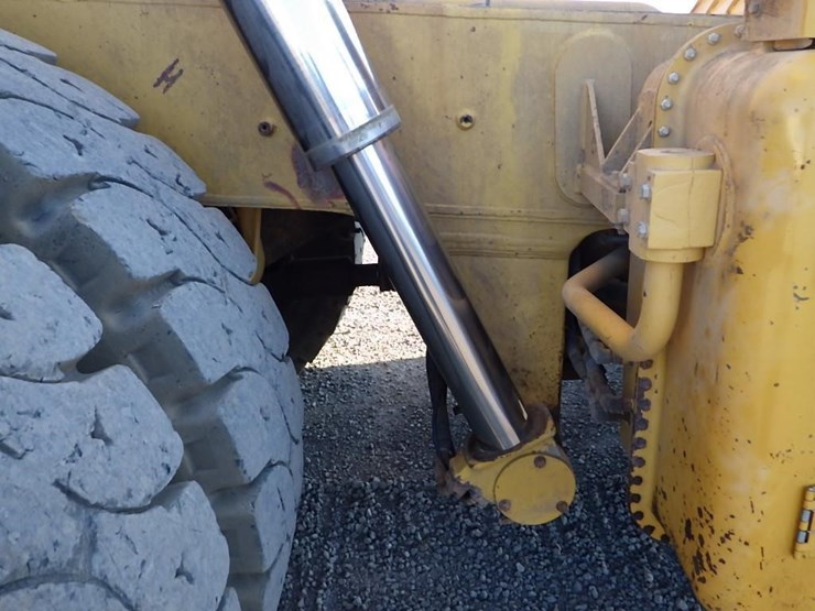 2011-caterpillar-770-image-28