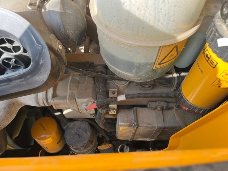 2022-jcb-3cx-image-25