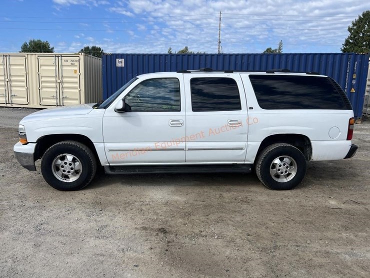 2003-chevrolet-suburban-image-2