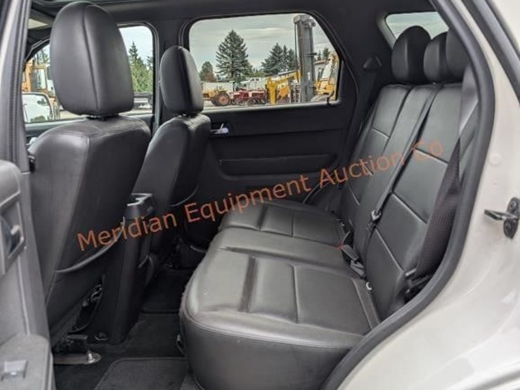 2010-ford-escape-image-21