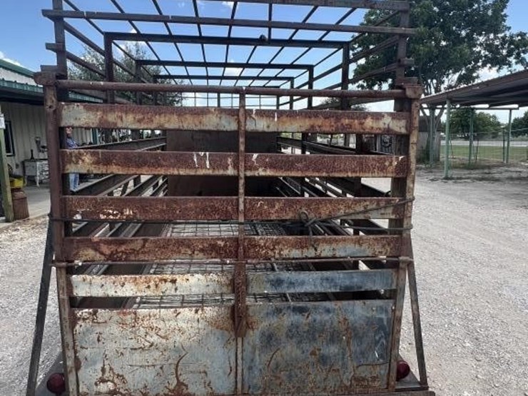 l2---bumper-pull-livestock-trailer-image-6