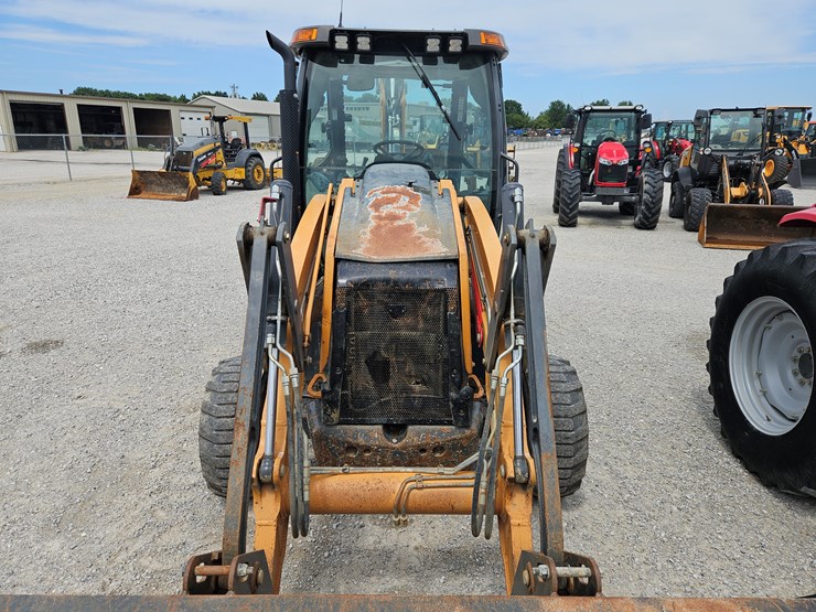 2019-case-580sn-image-4