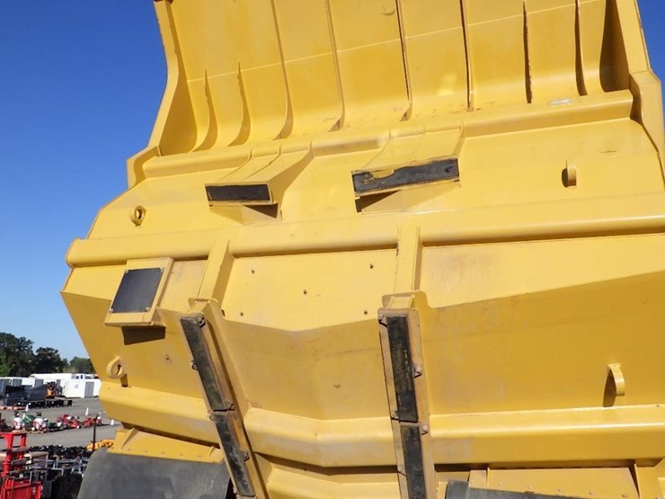2011-caterpillar-770-image-47