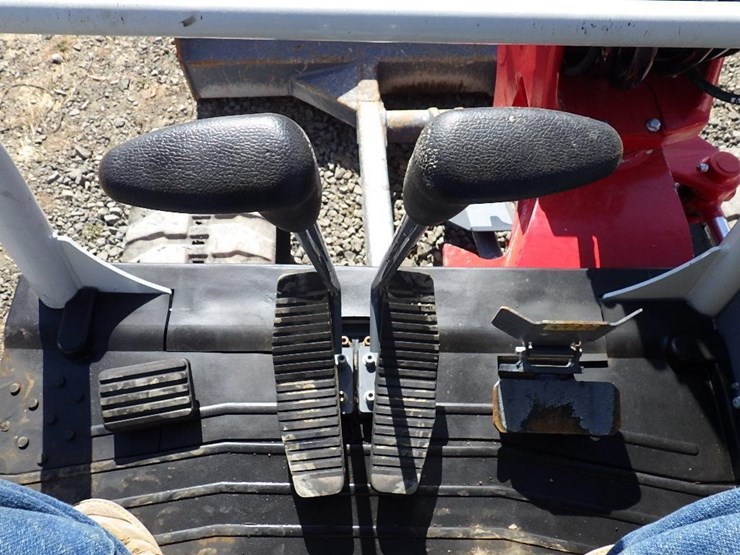 2021-takeuchi-tb240-image-34