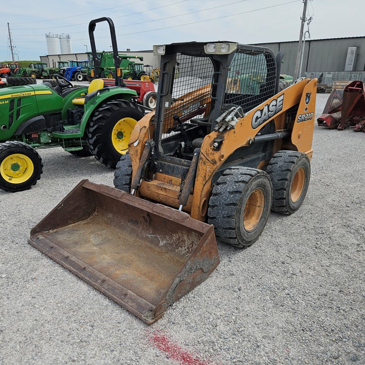 2015 CASE SR210