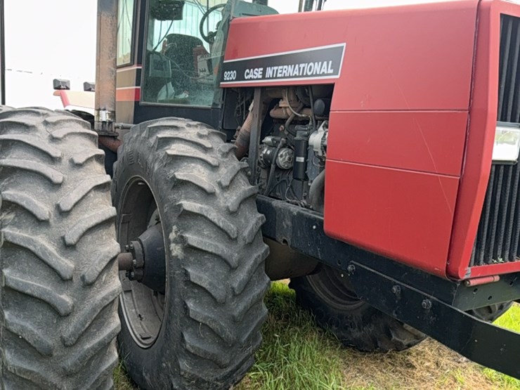 case-international-9230-4wd-tractor-image-4
