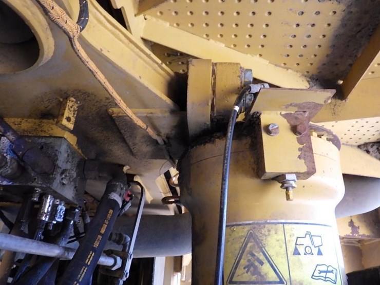2011-caterpillar-770-image-31