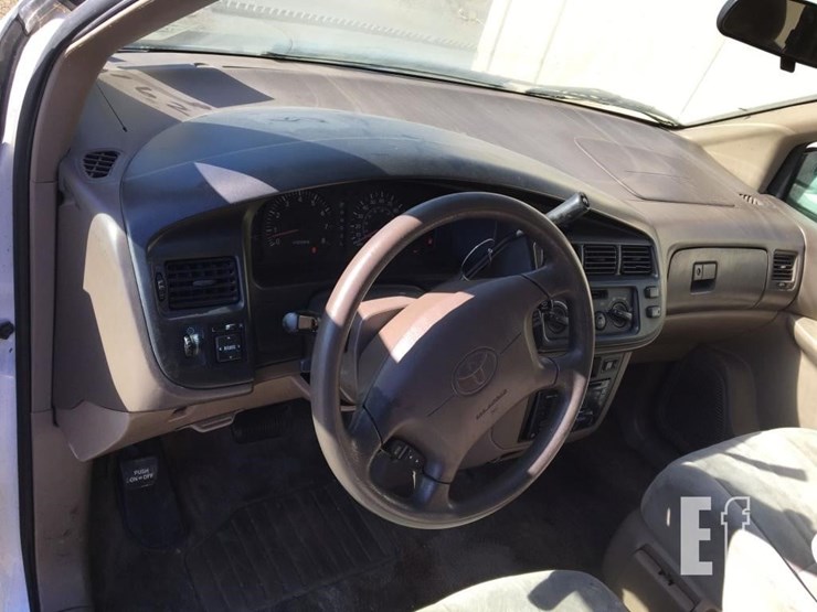 2000-toyota-sienna-le-image-7