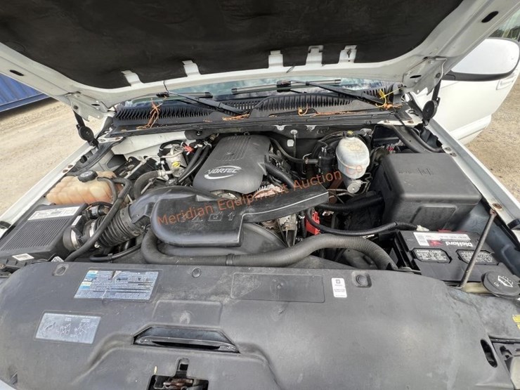 2003-chevrolet-suburban-image-35