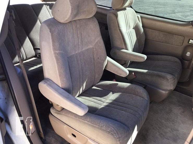 2000-toyota-sienna-le-image-9