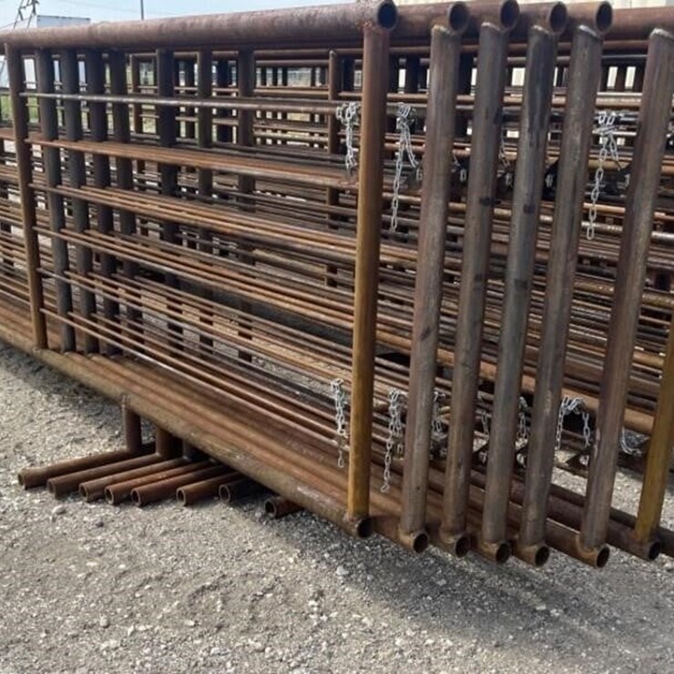 L2 - (8) 24' Freestanding Panels