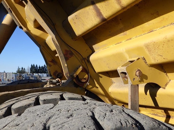 2011-caterpillar-770-image-42