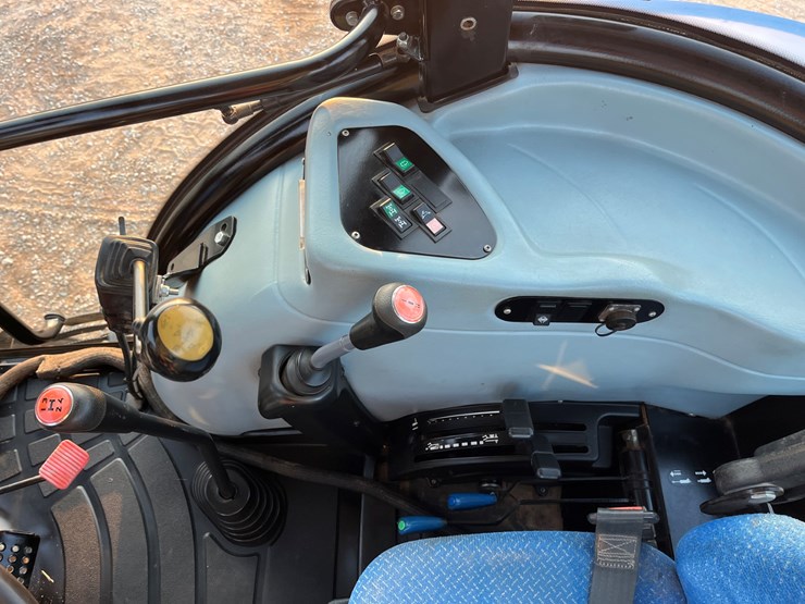 2013-new-holland-ts6.125-image-19