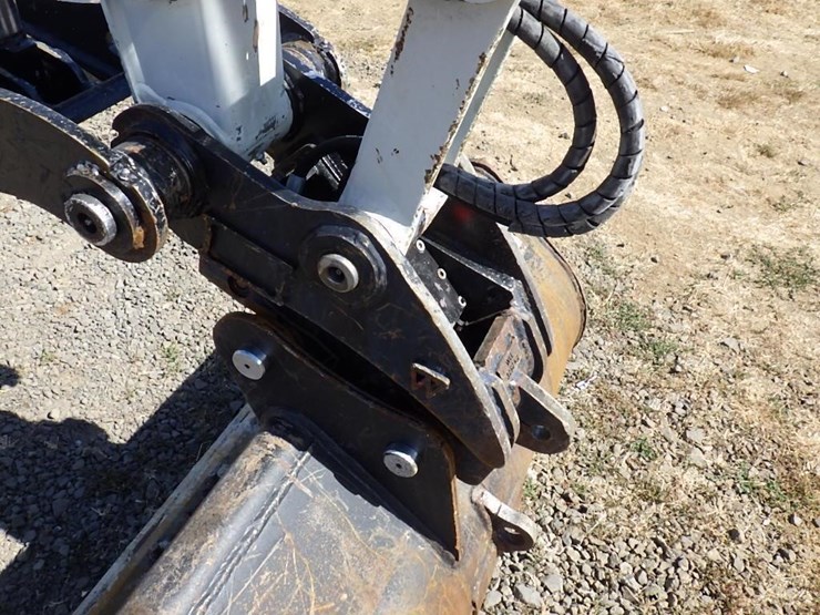 2021-takeuchi-tb240-image-9