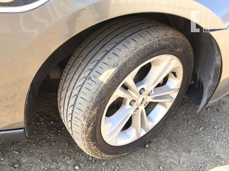 2016-ford-taurus-sel-image-11