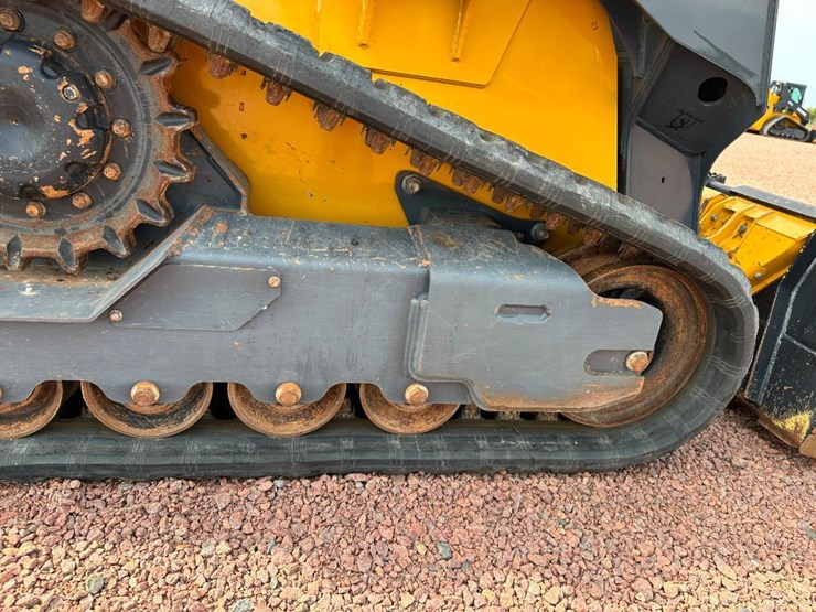 2023-deere-317g-image-23
