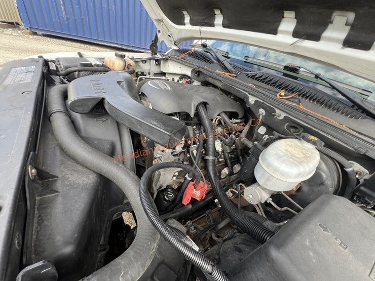 2003-chevrolet-suburban-image-36