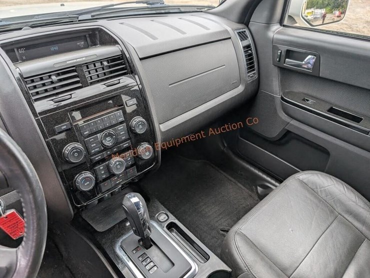 2010-ford-escape-image-11