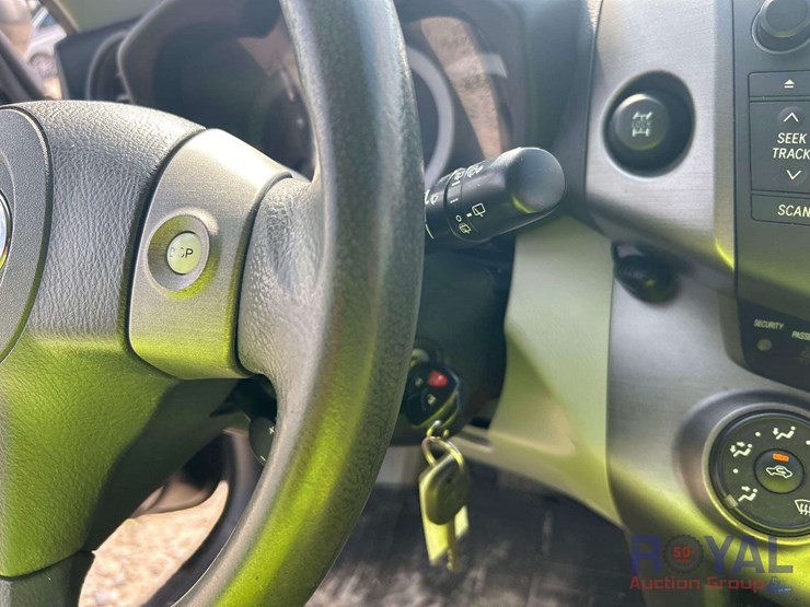 2011-toyota-rav4-image-15