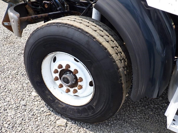 2005-sterling-lt8500-image-52
