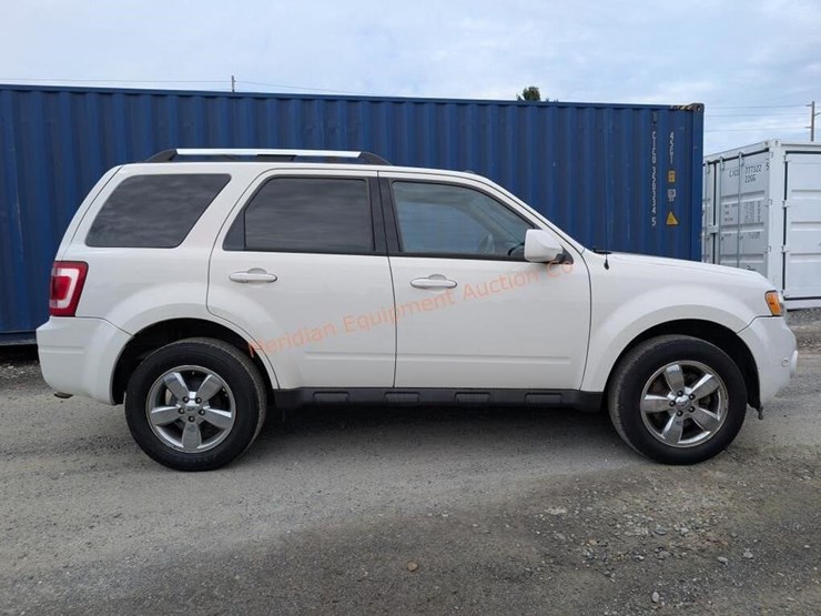 2010-ford-escape-image-4
