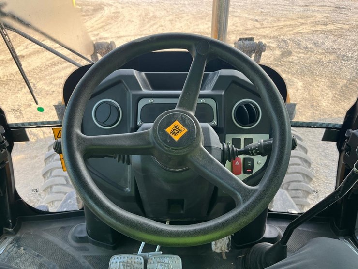 2022-jcb-3cx-image-33