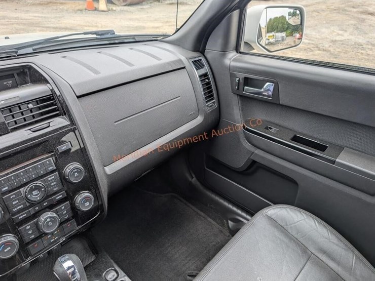2010-ford-escape-image-15