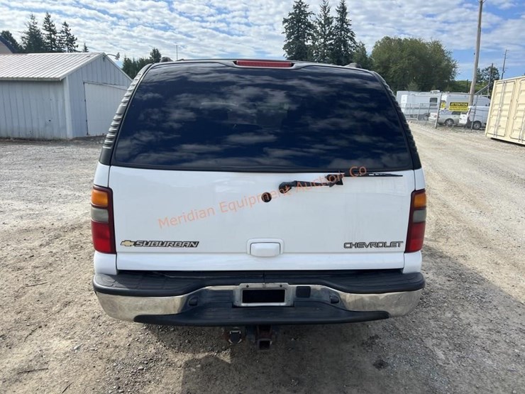 2003-chevrolet-suburban-image-4