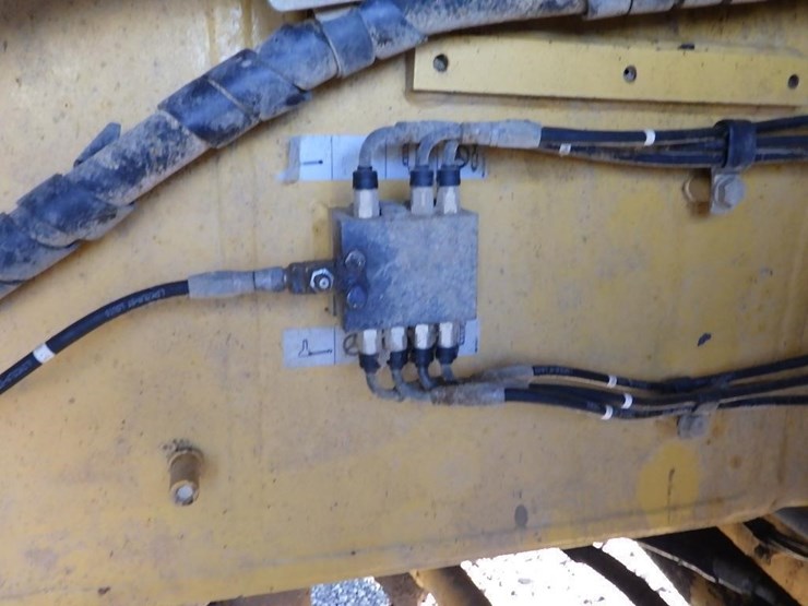 2011-caterpillar-770-image-64