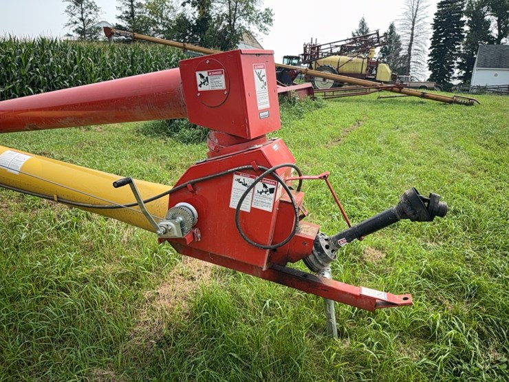 westfield-mk100-61-pto-auger-w/-hyd-lift,-swing-hopper,-10”-x-61’-image-4