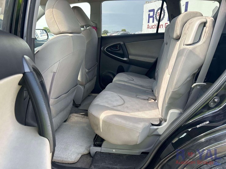 2011-toyota-rav4-image-19
