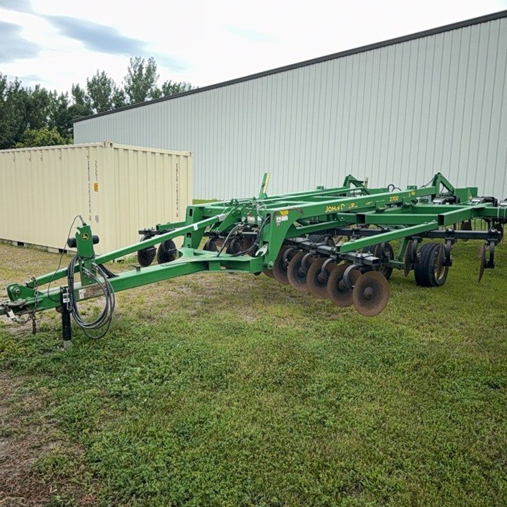 JOHN DEERE 2700