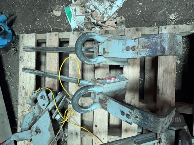 pallet-of-(4)-ag-quick-hitches-and-(1)-receiver-for-tractor-image-2