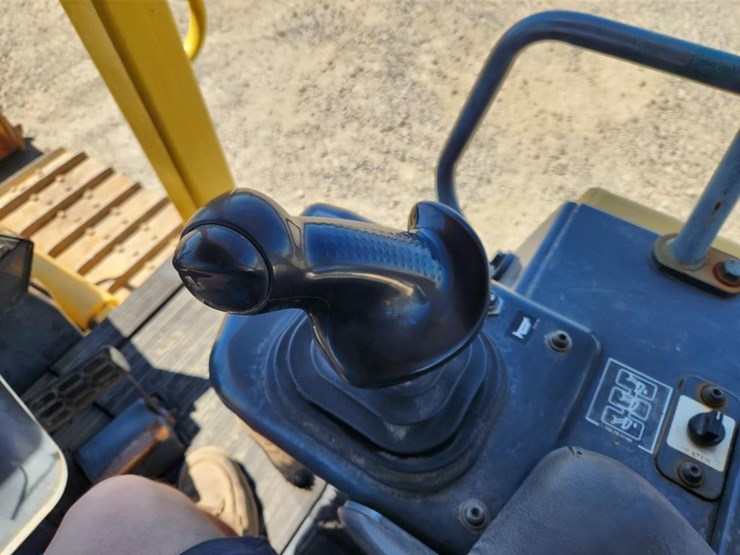 2006-komatsu-d31ex-21-image-31