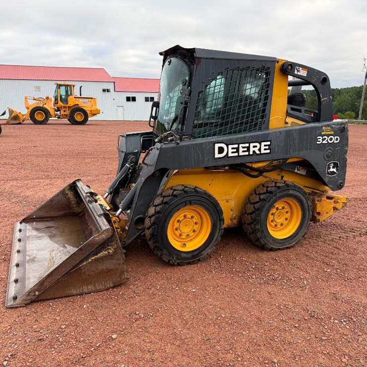 2010 DEERE 320D