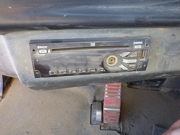 2011-caterpillar-770-image-50