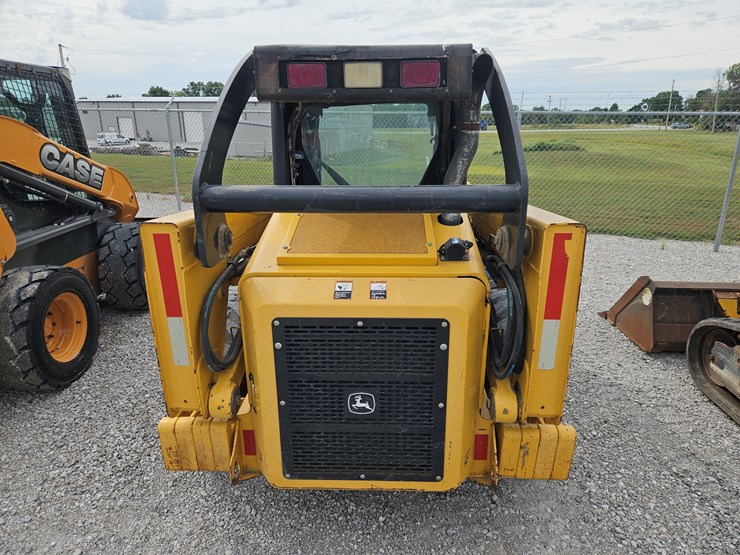 2005-john-deere-320-image-14