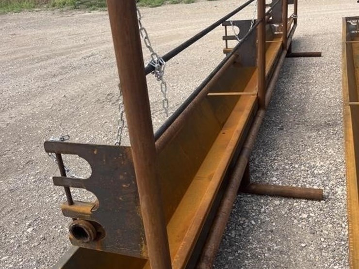 l2---(1)-freestanding-panel-w/-feed-bunk-image-5