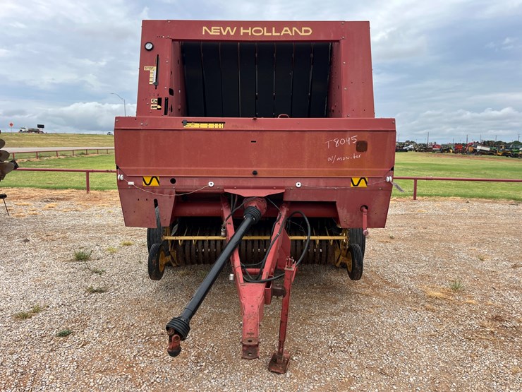 new-holland-660-image-5