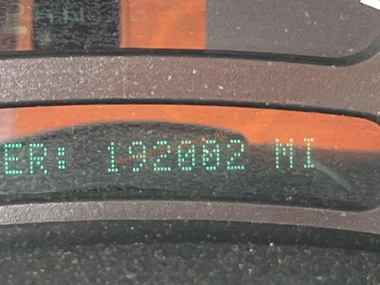 2003-chevrolet-suburban-image-38