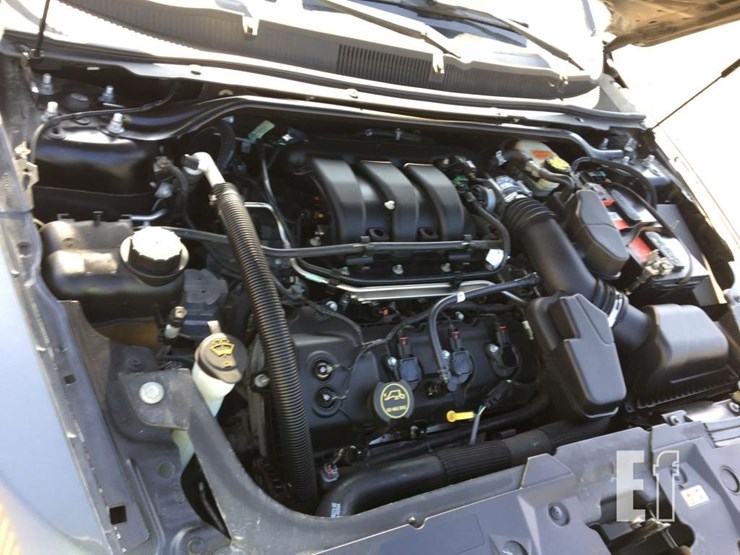 2016-ford-taurus-sel-image-9