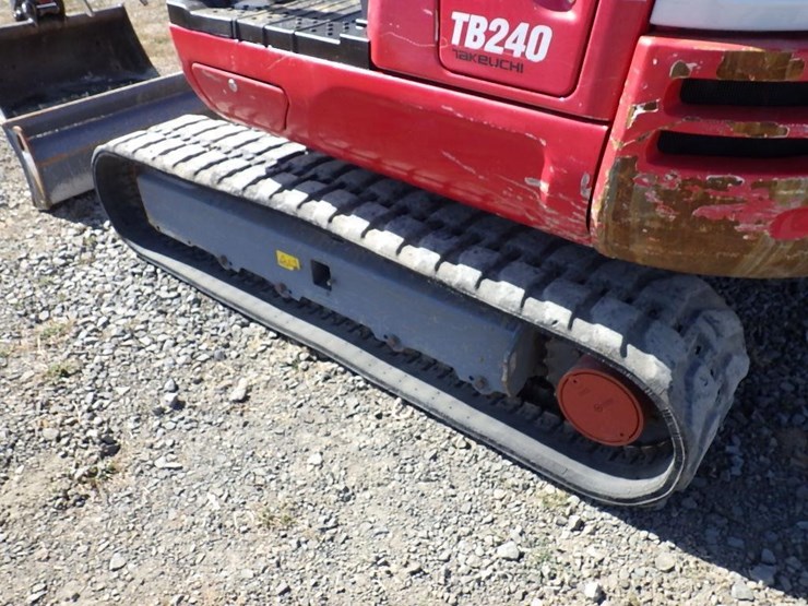2021-takeuchi-tb240-image-36