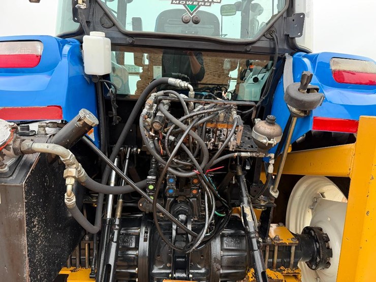 2016-new-holland-ts6.110-image-37